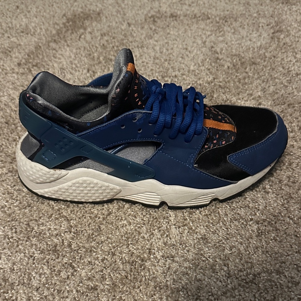Nike Blue and Black Women's Sneakers